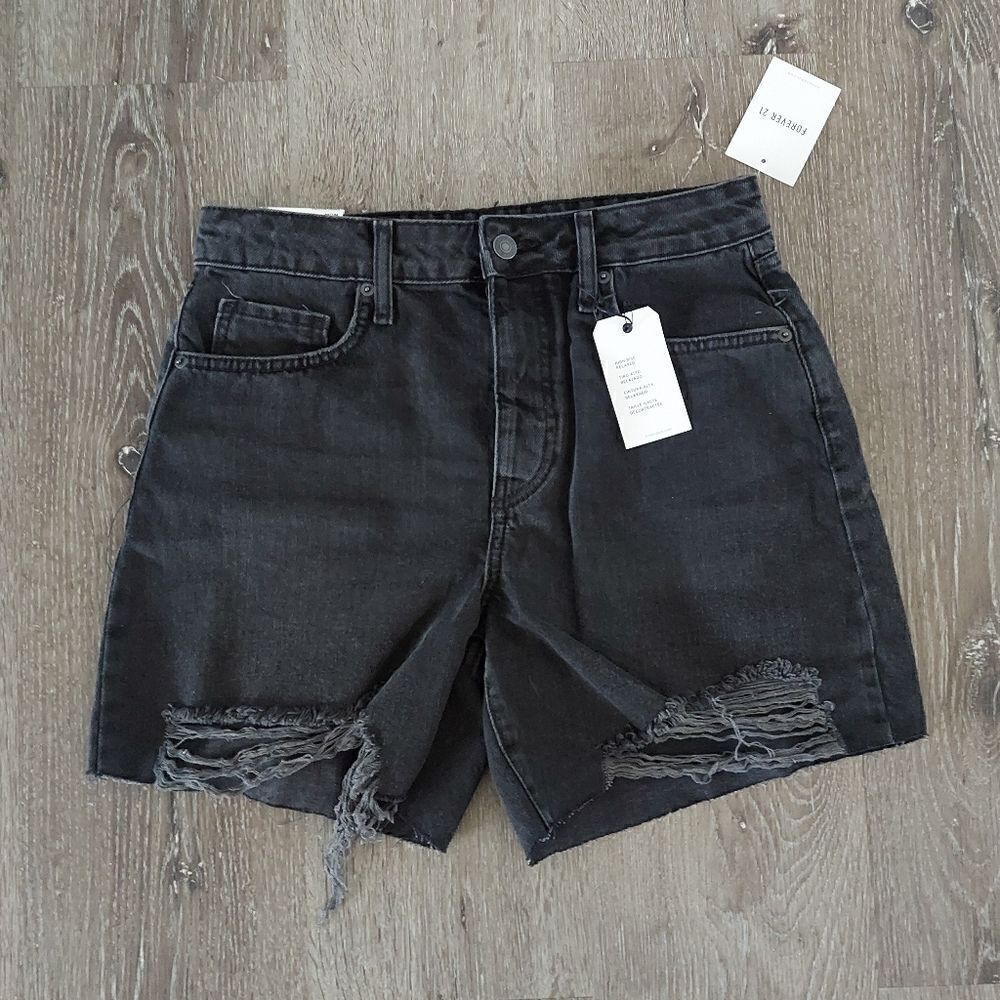 NWT Forever 21 High Rise Relaxed Mom Jean Shorts Size 26